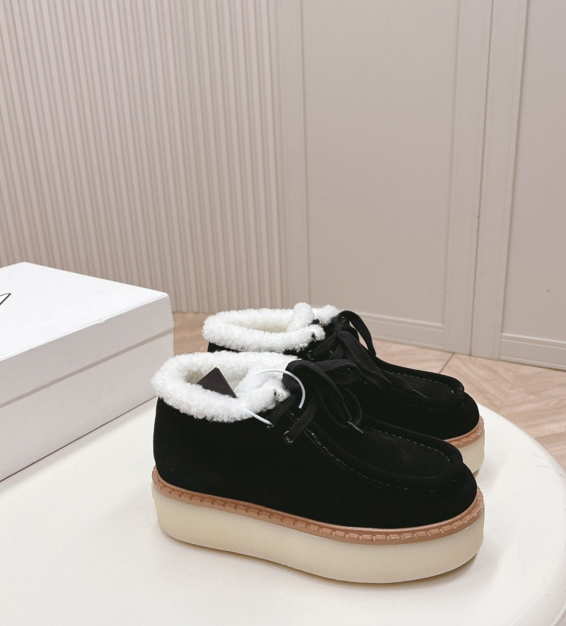 Pra*a casual shoes